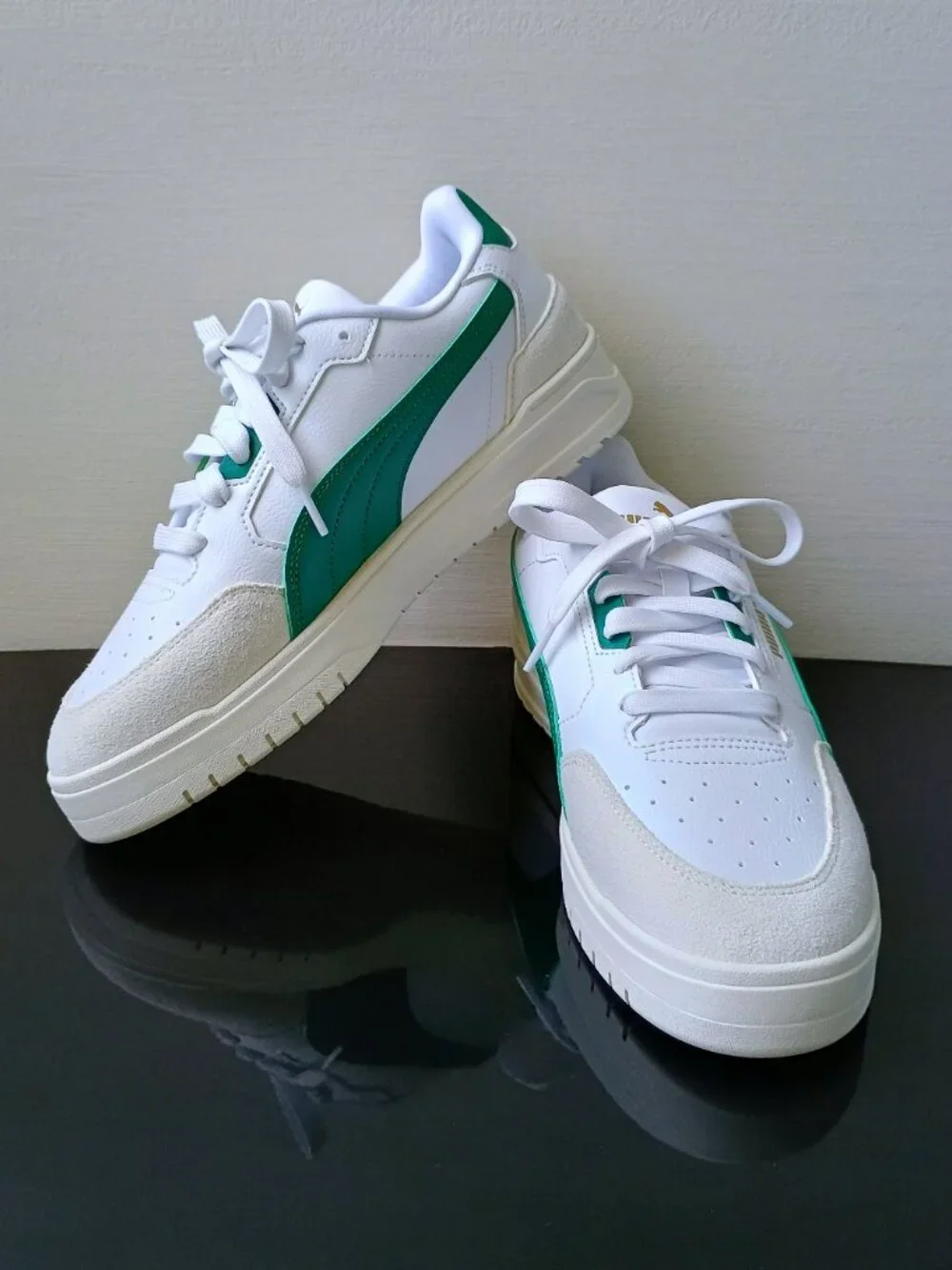 Puma Men's Shuffle Downtown Leather Sneaker in White / Emerald / Ice / Puma Gold